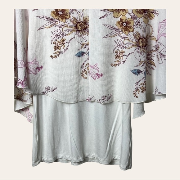 1134. COLORI SLIT SLEEVE‎ BLOUSE OFF WHITE IN COLOR MULTICOLORED FLORAL PATTERN - Picture 9 of 10